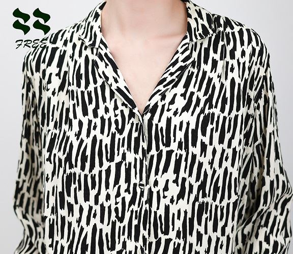 Printed EcoVero Blouse 4