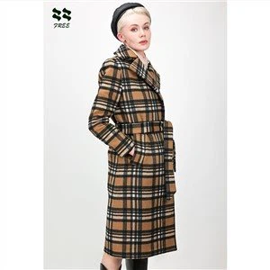 महिला घुटने की लंबाई बेल्ट के साथ शीतकालीन कोट की जांच करें